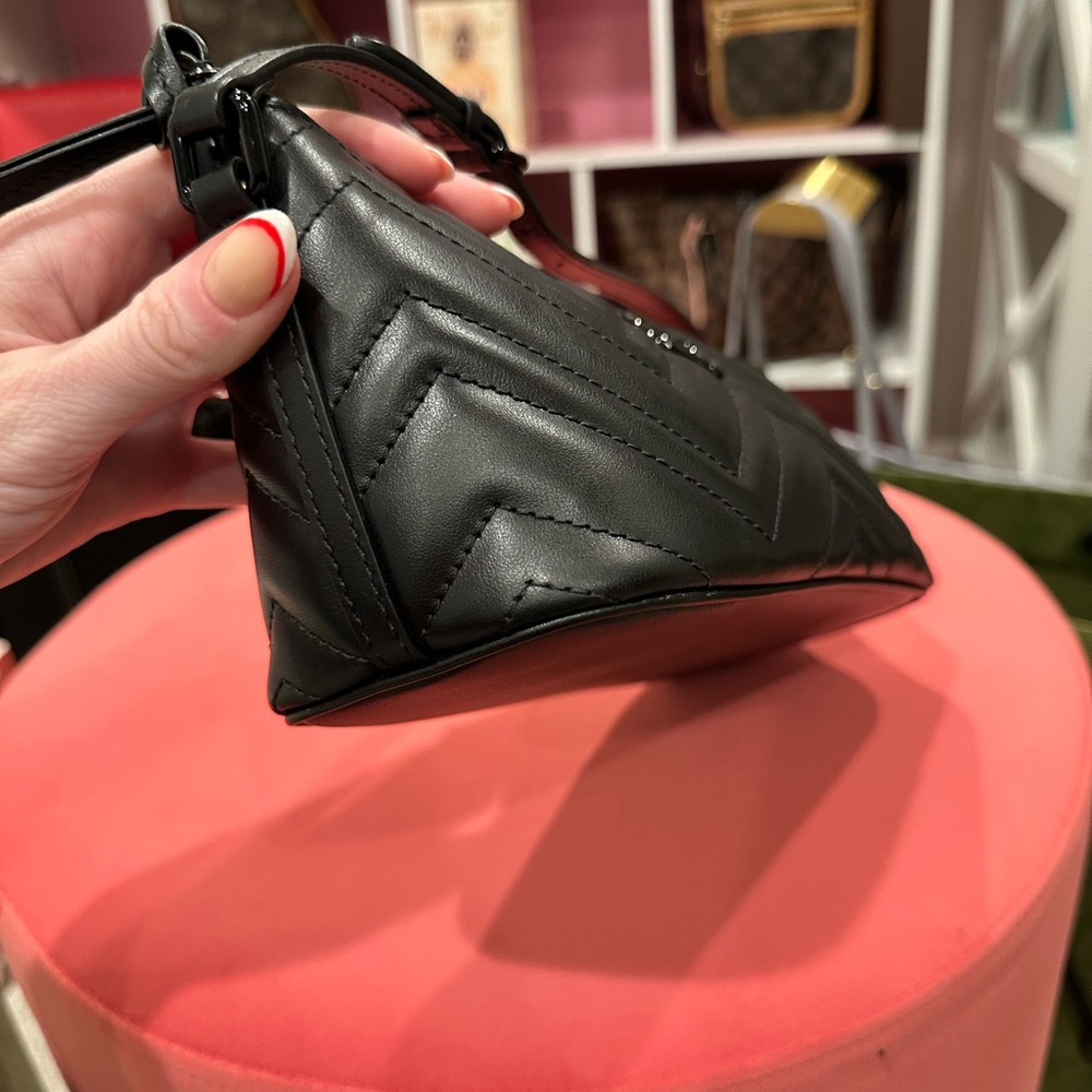 Gucci Calfskin Matelasse Chevron Monochrome GG Marmont Sling Shoulder Bag Black - Picture 7 of 16